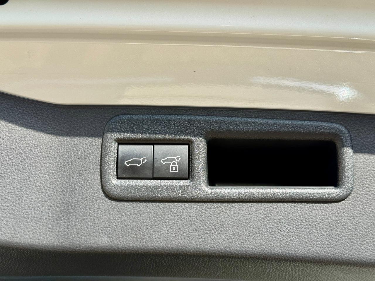 TOYOTA HARRIER thumbnail 17