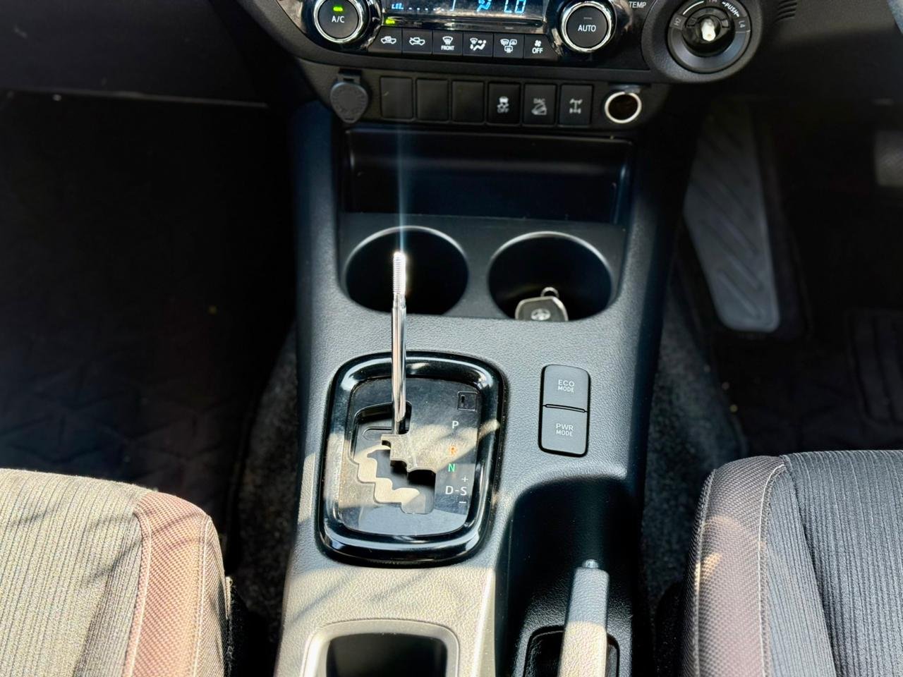 TOYOTA HILUX DOUBLE CAB thumbnail 12