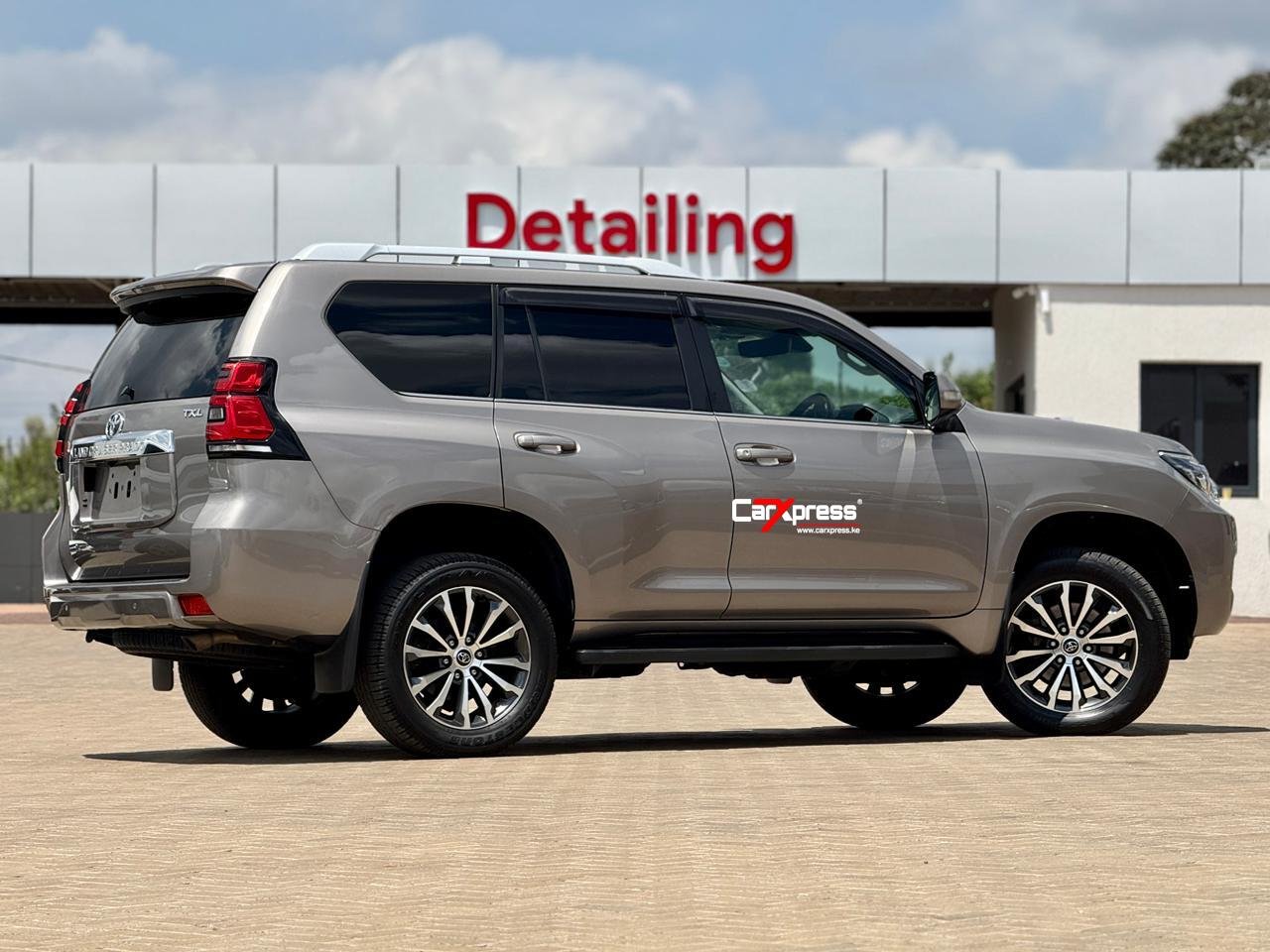TOYOTA LAND CRUISER PRADO TXL thumbnail 6