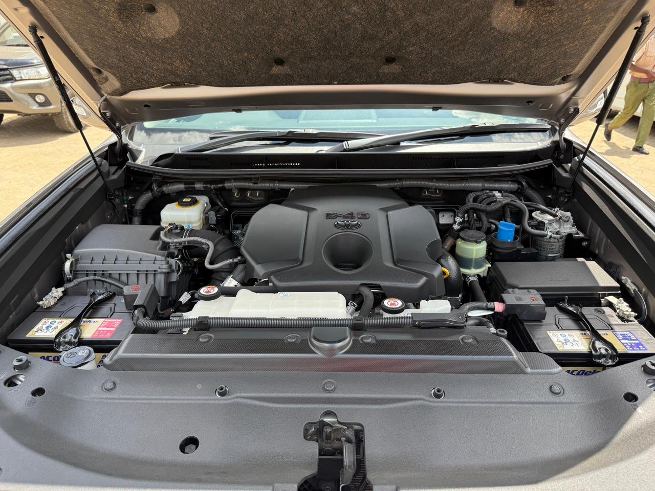 TOYOTA LAND CRUISER PRADO TXL thumbnail 16