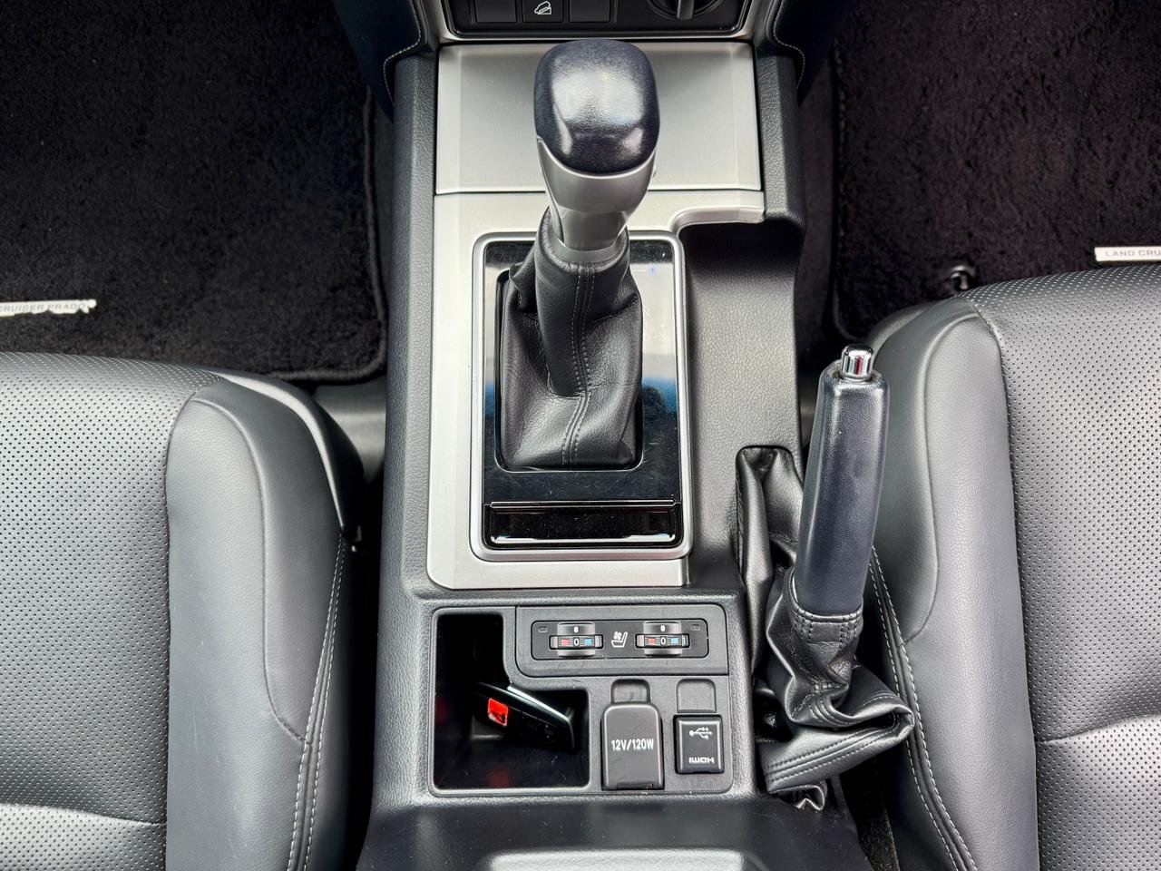 TOYOTA LAND CRUISER PRADO TXL thumbnail 12