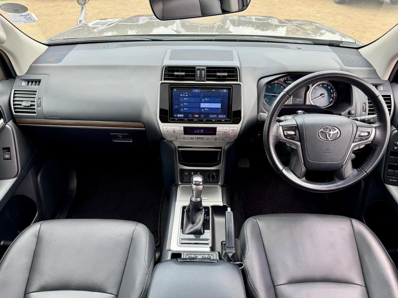 TOYOTA LAND CRUISER PRADO TXL thumbnail 10