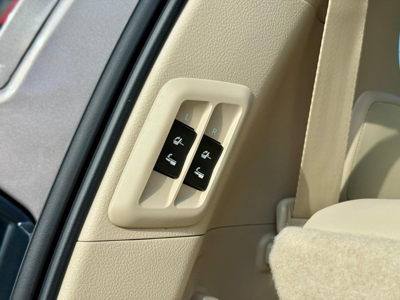 TOYOTA LAND CRUISER PRADO TZG thumbnail 18