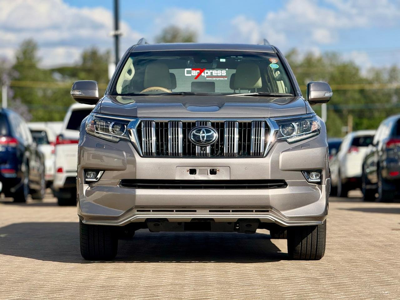 TOYOTA LAND CRUISER PRADO TZG thumbnail 3