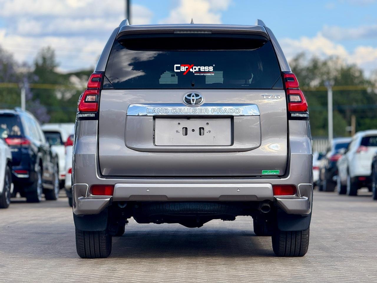 TOYOTA LAND CRUISER PRADO TZG thumbnail 4