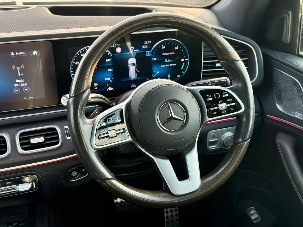 MERCEDES BENZ GLS 400d 4MATIC thumbnail 12