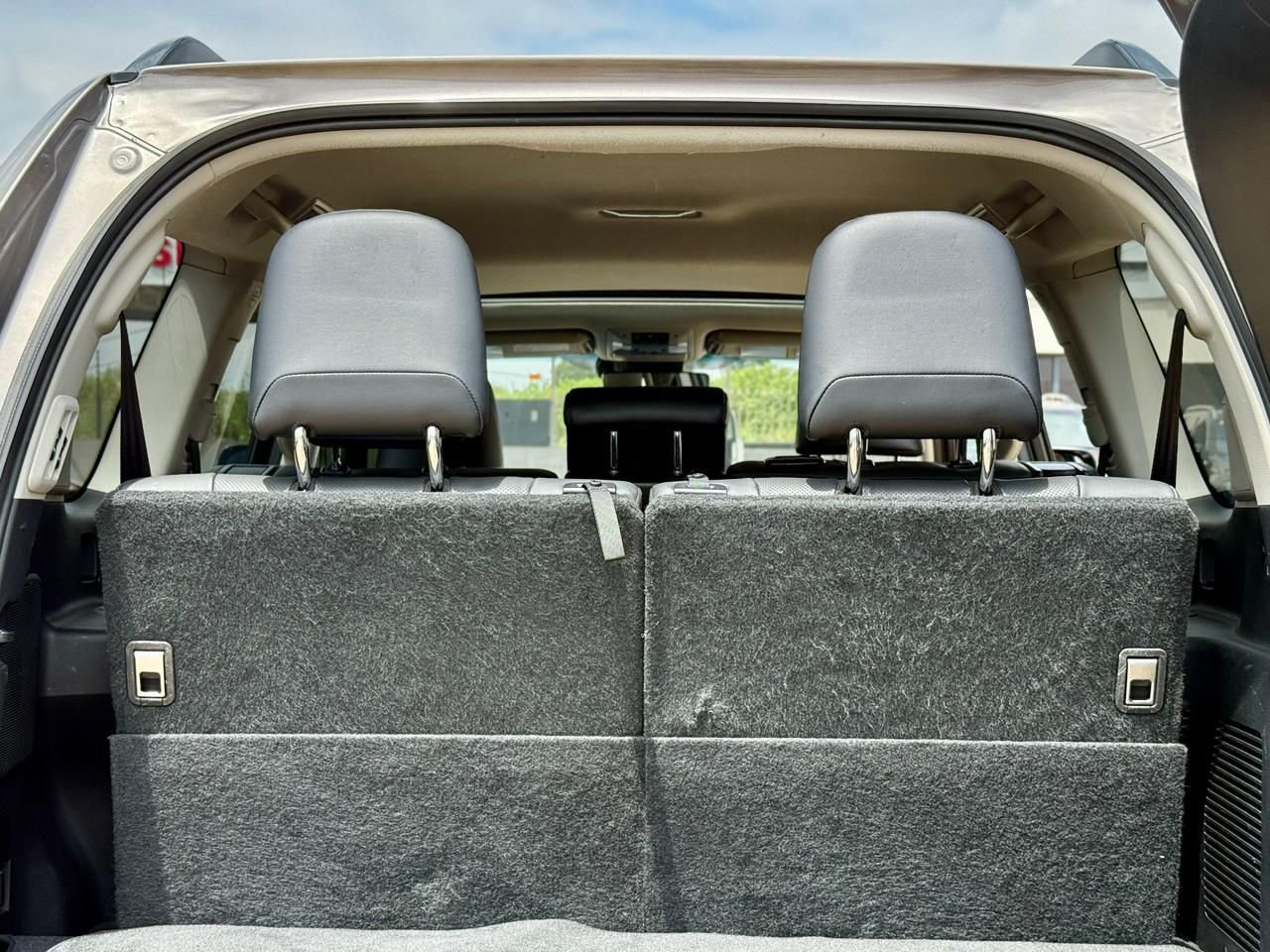 TOYOTA LAND CRUISER PRADO VXL thumbnail 17
