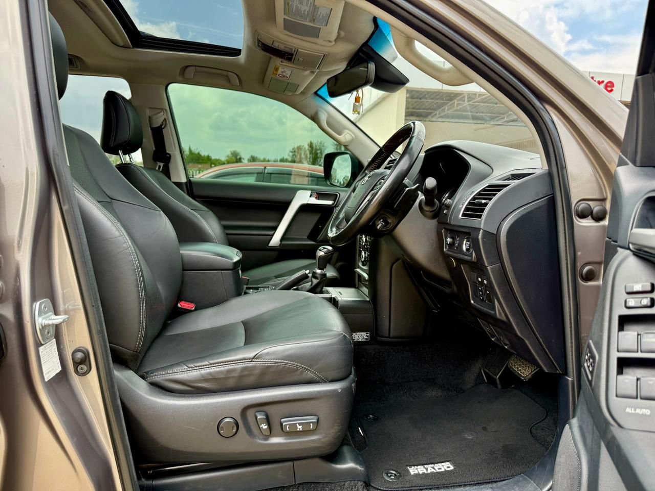 TOYOTA LAND CRUISER PRADO VXL thumbnail 8