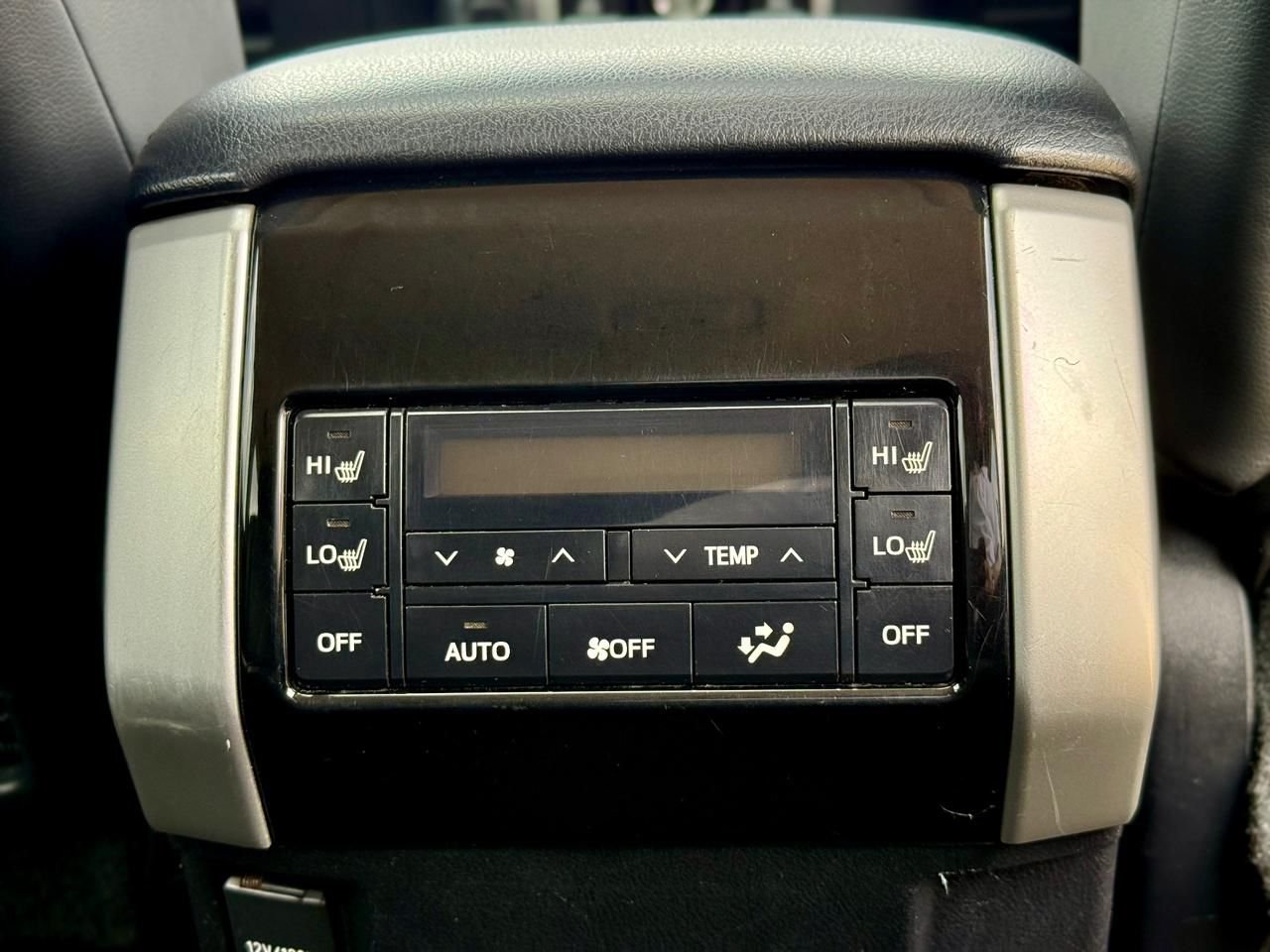 TOYOTA LAND CRUISER PRADO VXL thumbnail 15
