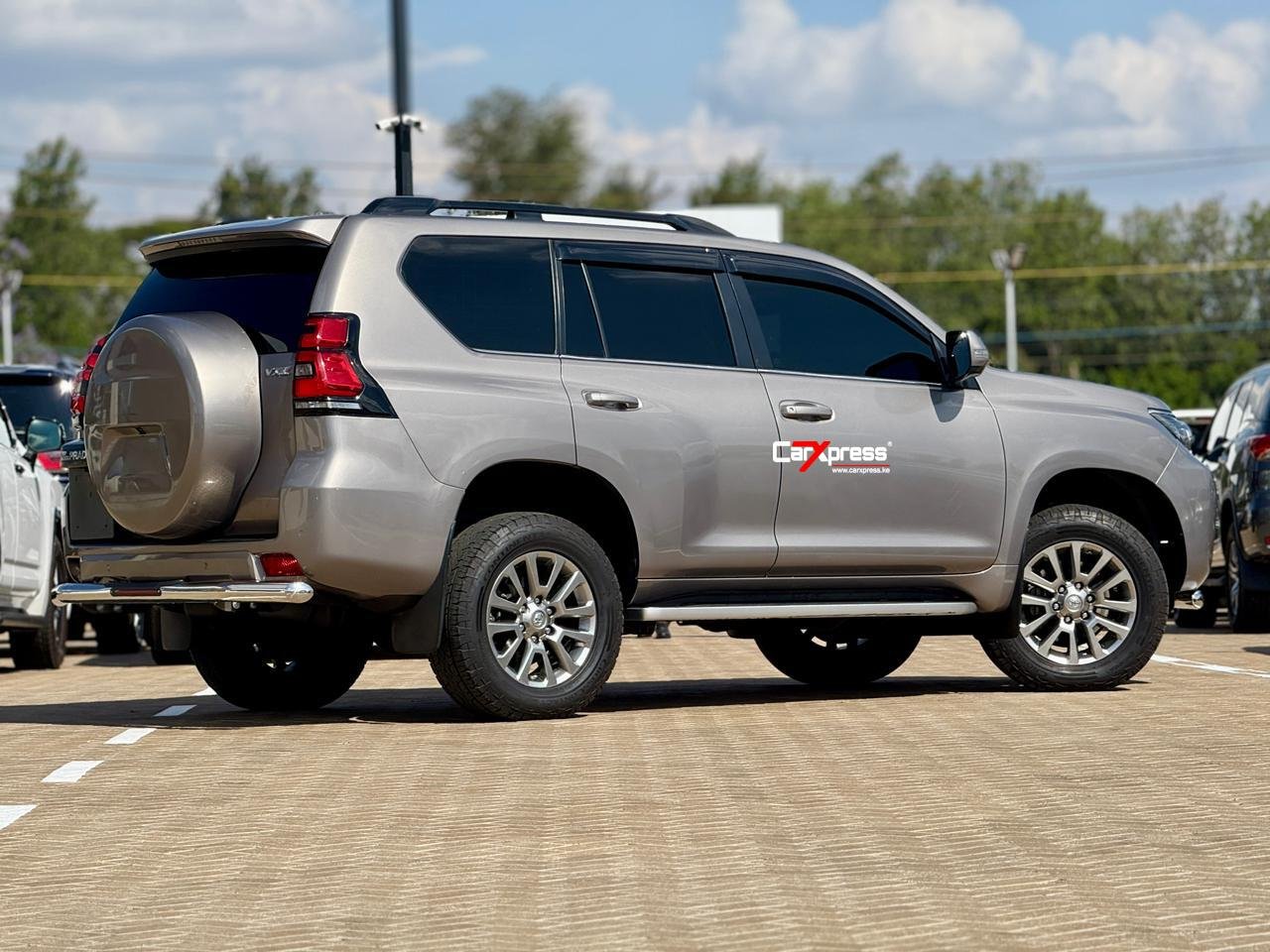 TOYOTA LAND CRUISER PRADO VXL thumbnail 6