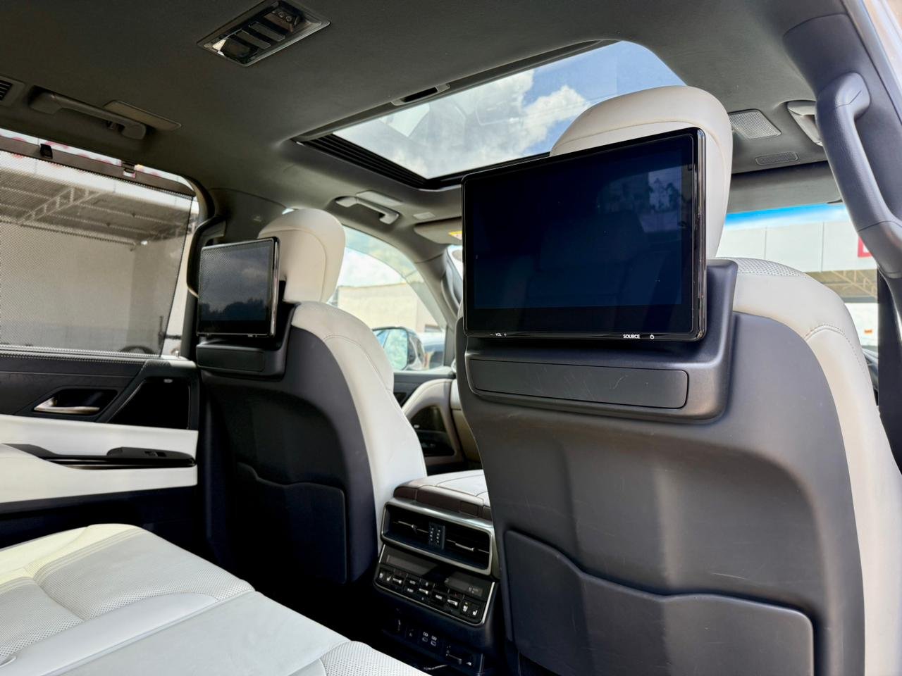 LEXUS LX600 thumbnail 16