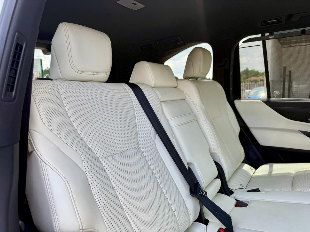 LEXUS LX600 thumbnail 15