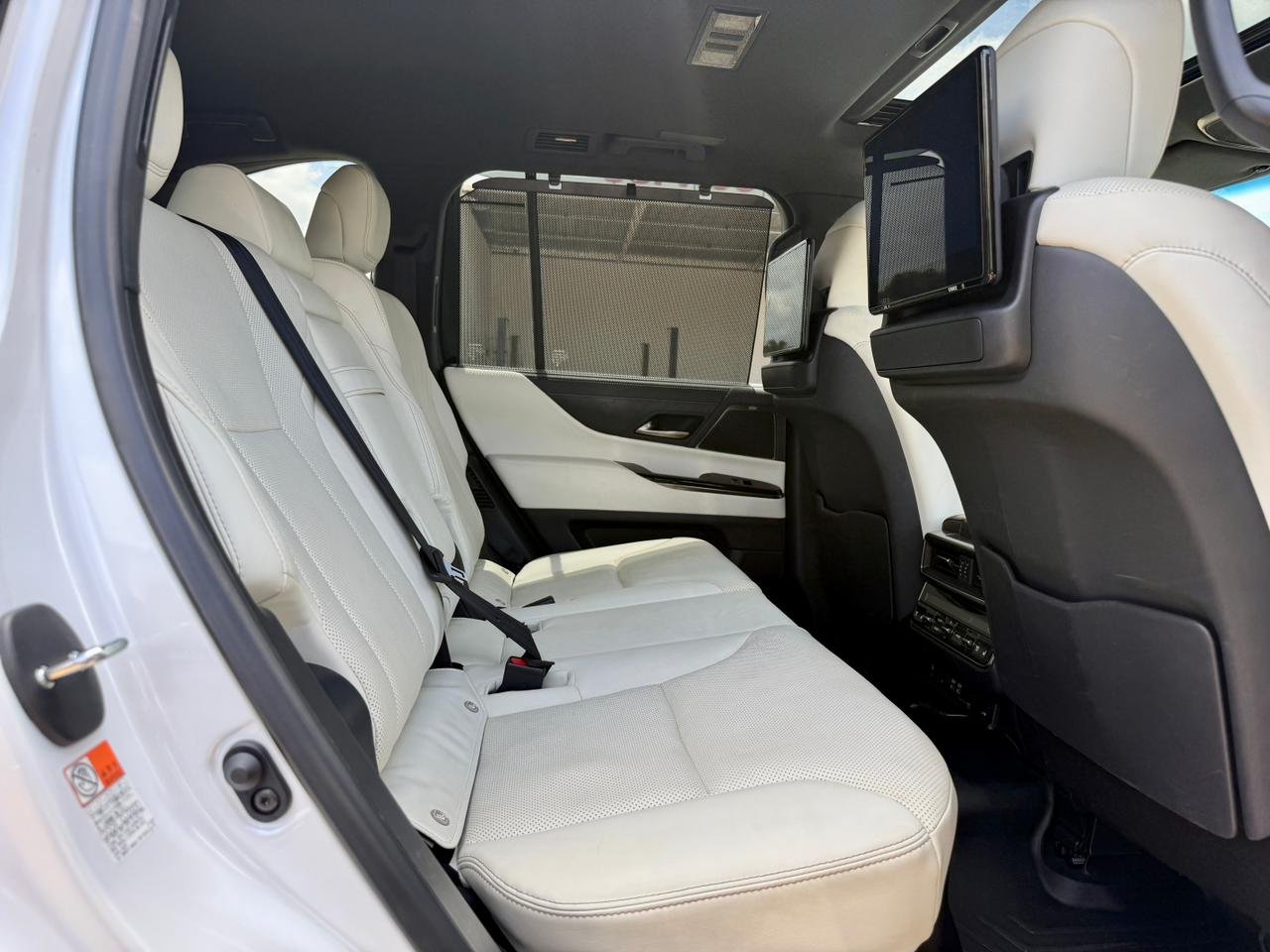 LEXUS LX600 thumbnail 17