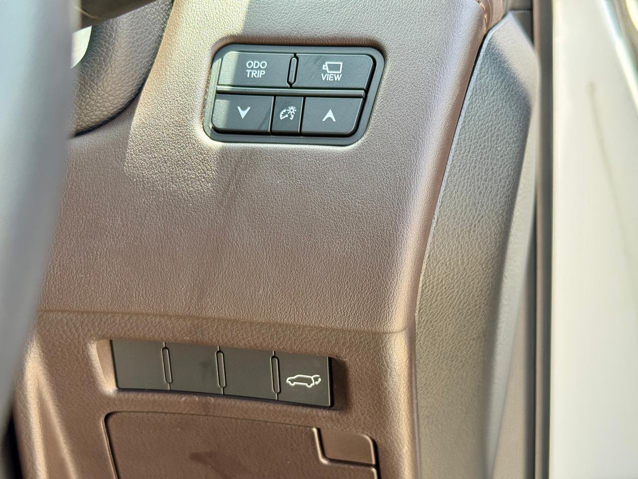 LEXUS LX600 thumbnail 14