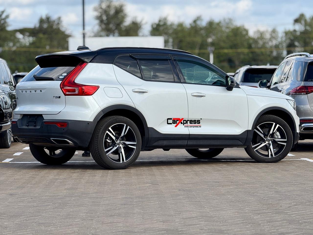 VOLVO XC40 T5 R-DESIGN thumbnail 6