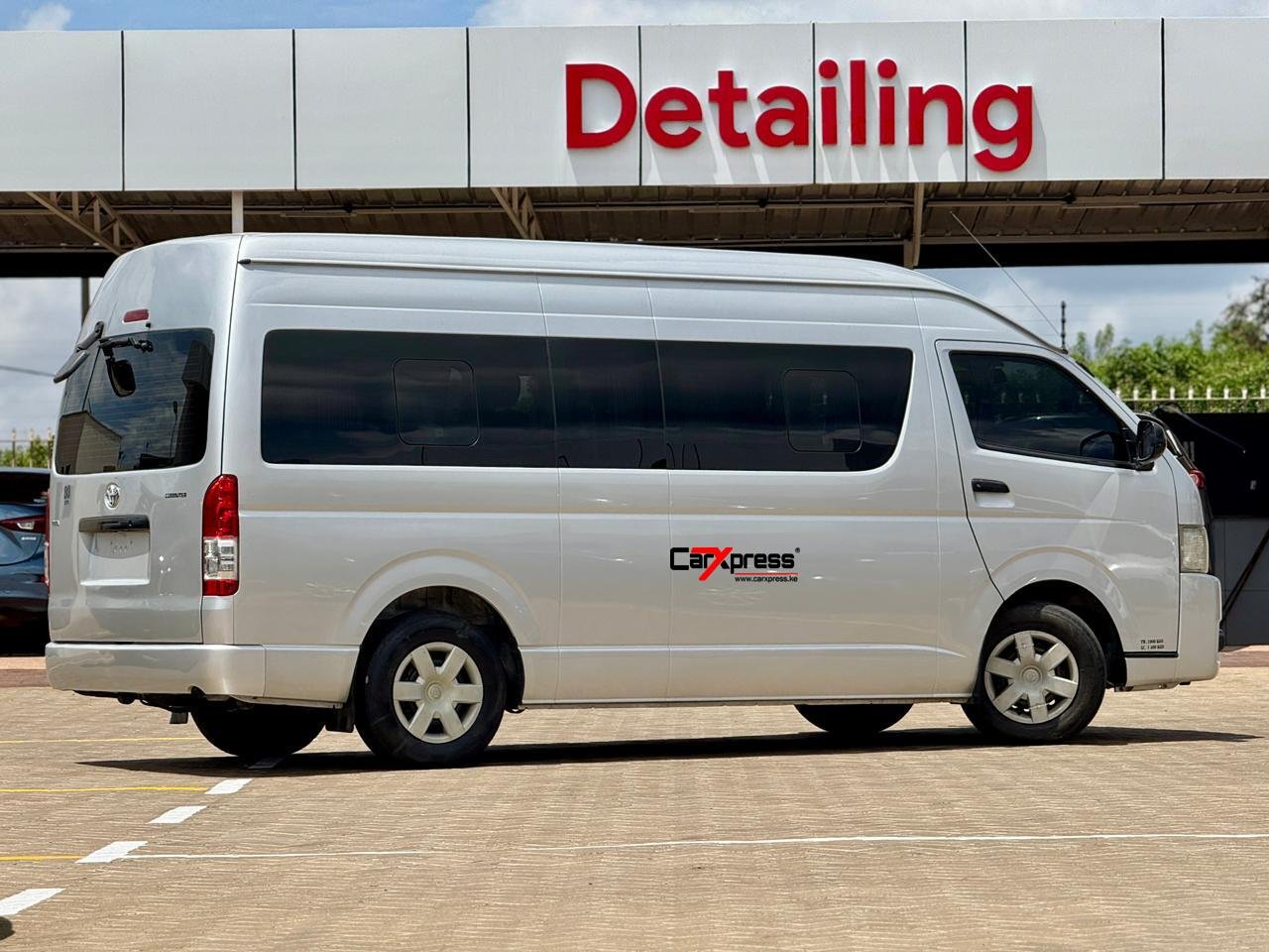 TOYOTA HIACE COMMUTER thumbnail 6