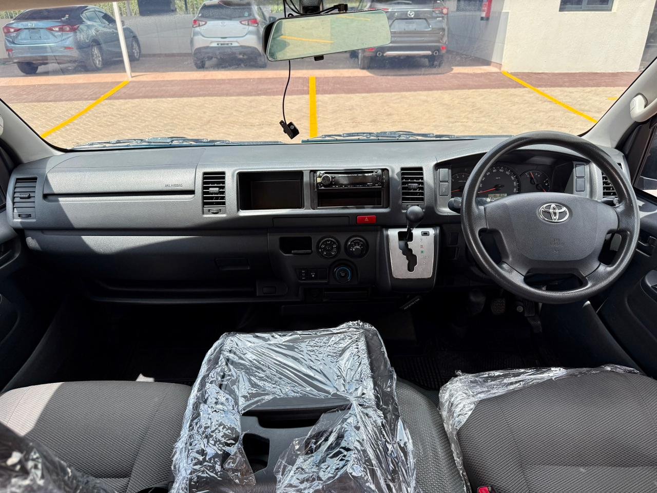 TOYOTA HIACE COMMUTER thumbnail 9