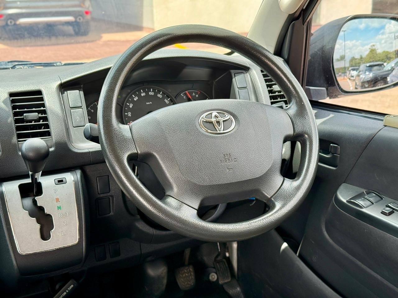 TOYOTA HIACE COMMUTER thumbnail 11