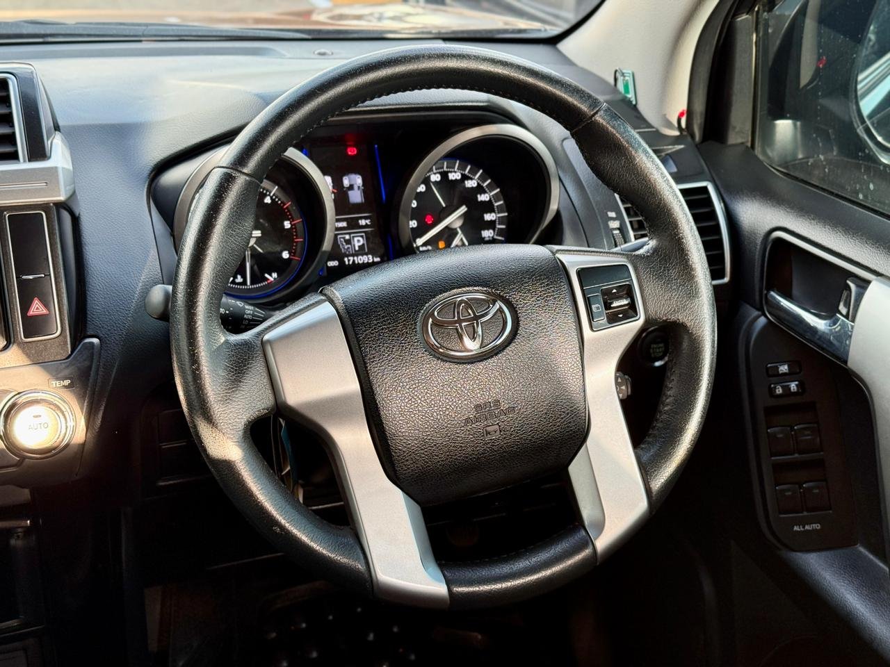 TOYOTA LAND CRUISER PRADO TX.L thumbnail 12