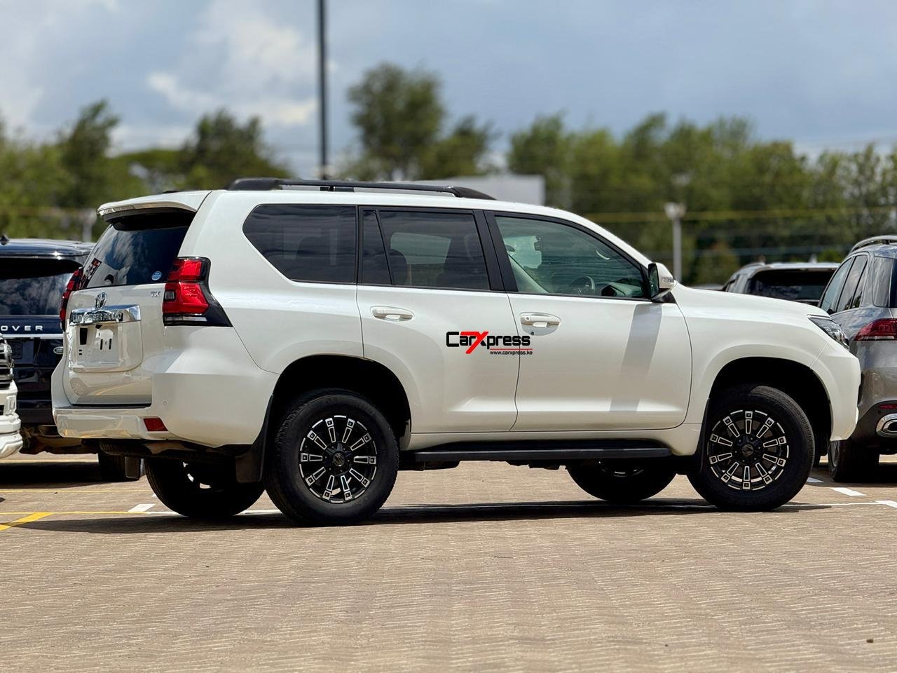 TOYOTA LAND CRUISER PRADO TX thumbnail 6