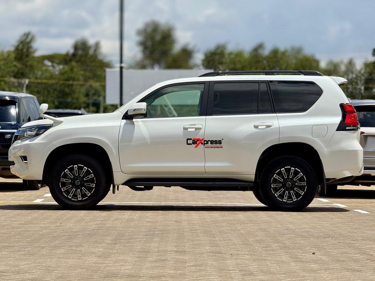 TOYOTA LAND CRUISER PRADO TX thumbnail 5