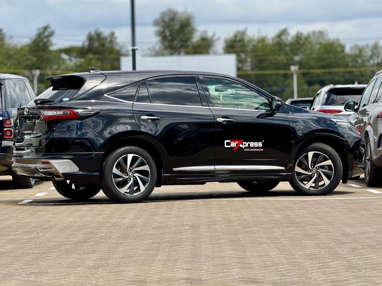 TOYOTA HARRIER thumbnail 6