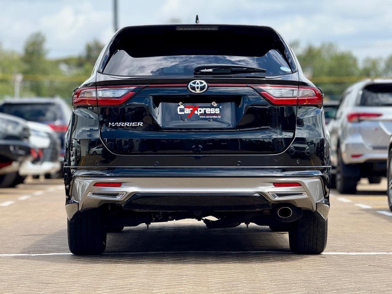 TOYOTA HARRIER thumbnail 4