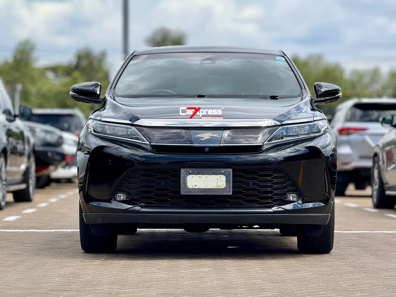 TOYOTA HARRIER thumbnail 3
