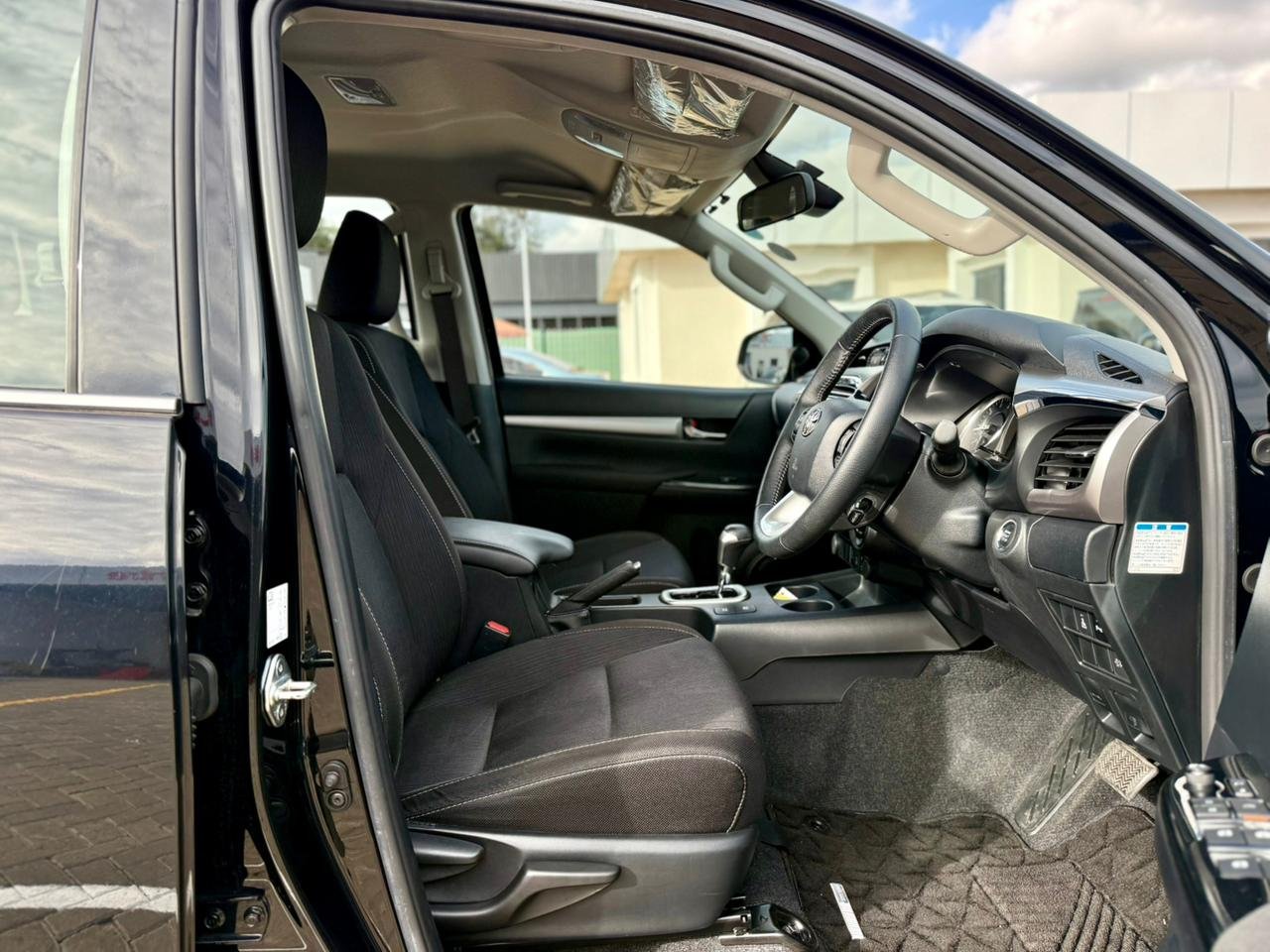 TOYOTA HILUX DOUBLE CAB thumbnail 8