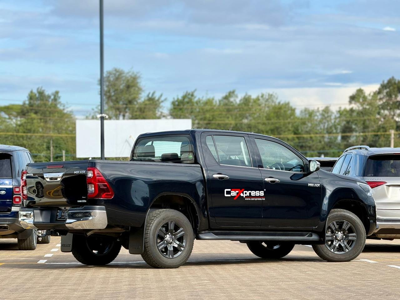 TOYOTA HILUX DOUBLE CAB thumbnail 6