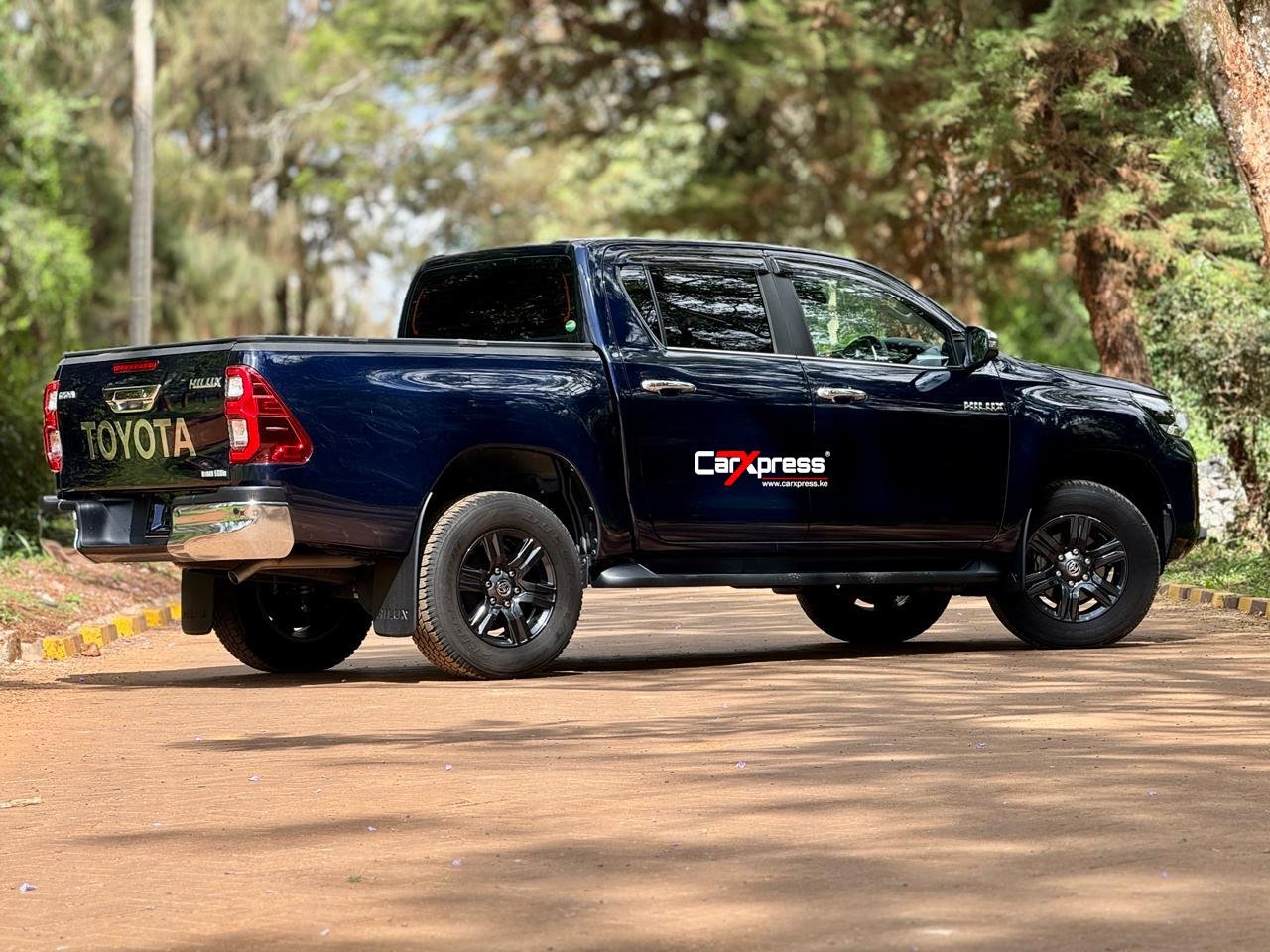 TOYOTA HILUX DOUBLE CAB thumbnail 4