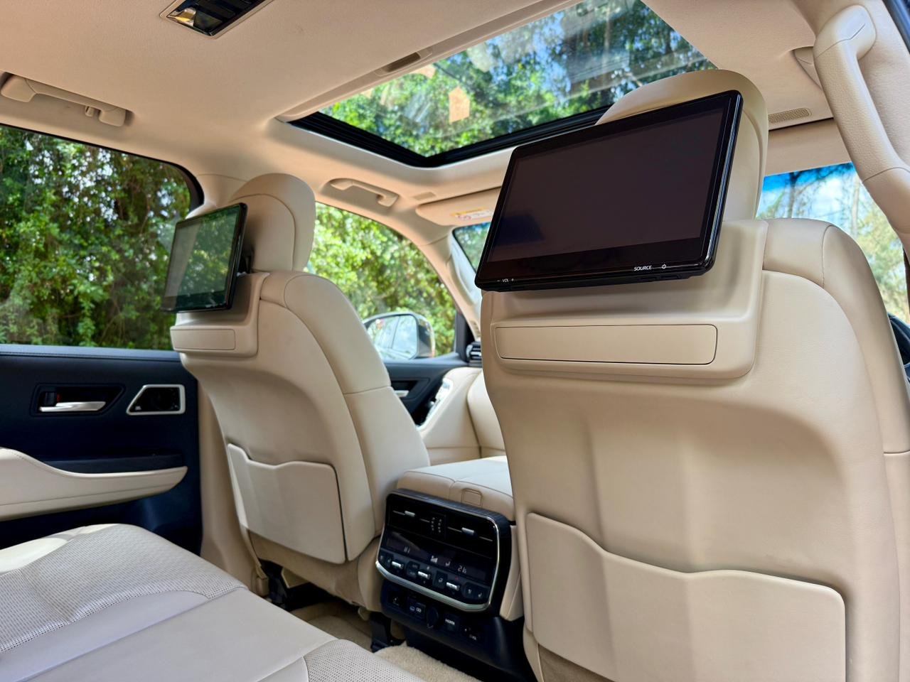 TOYOTA LAND CRUISER 300 SAHARA thumbnail 13