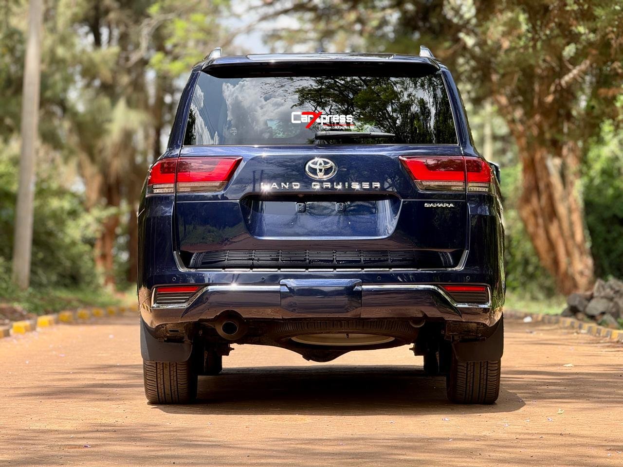 TOYOTA LAND CRUISER 300 SAHARA thumbnail 4