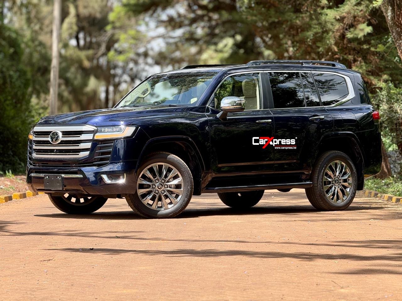 TOYOTA LAND CRUISER 300 SAHARA thumbnail 5