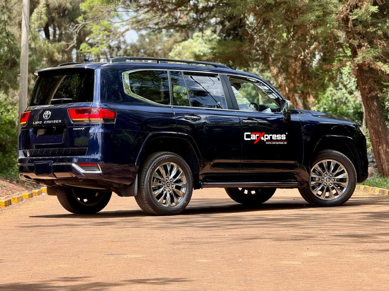 TOYOTA LAND CRUISER 300 SAHARA thumbnail 6