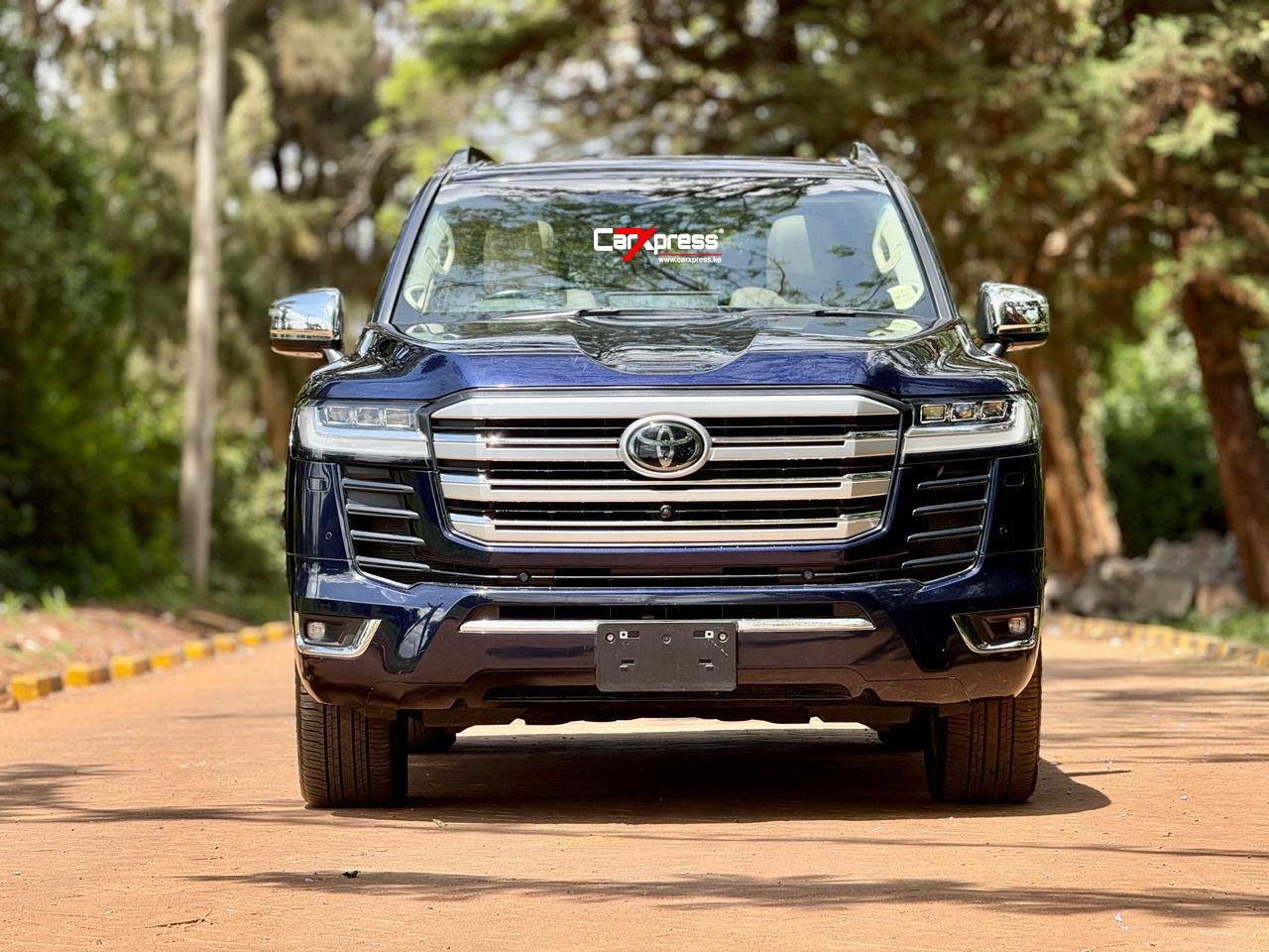 TOYOTA LAND CRUISER 300 SAHARA thumbnail 3