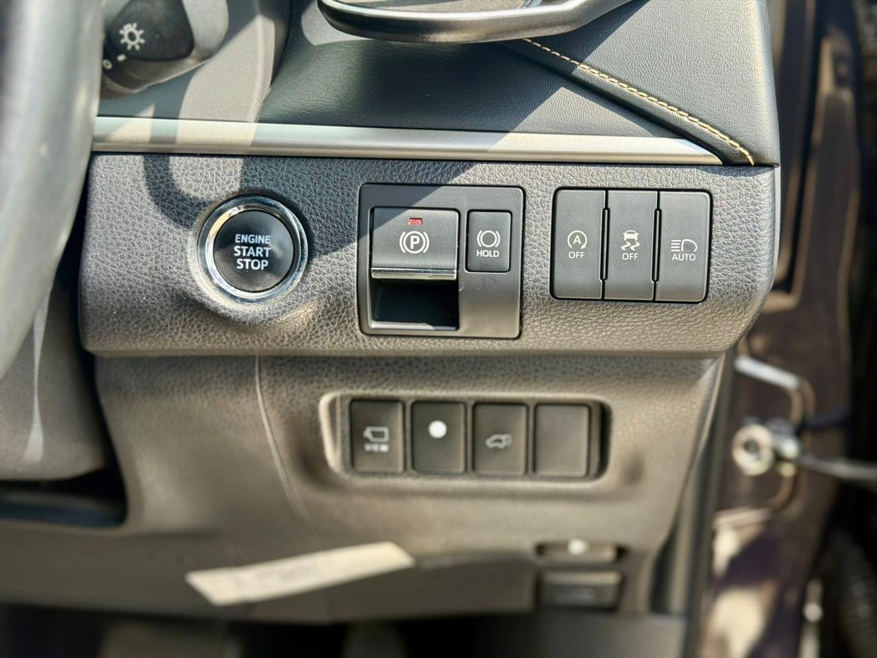 TOYOTA HARRIER thumbnail 11