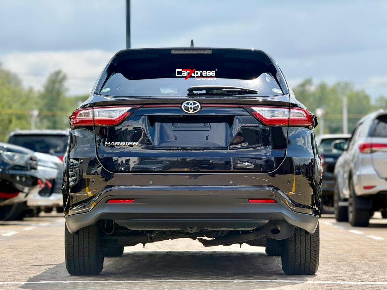 TOYOTA HARRIER thumbnail 4