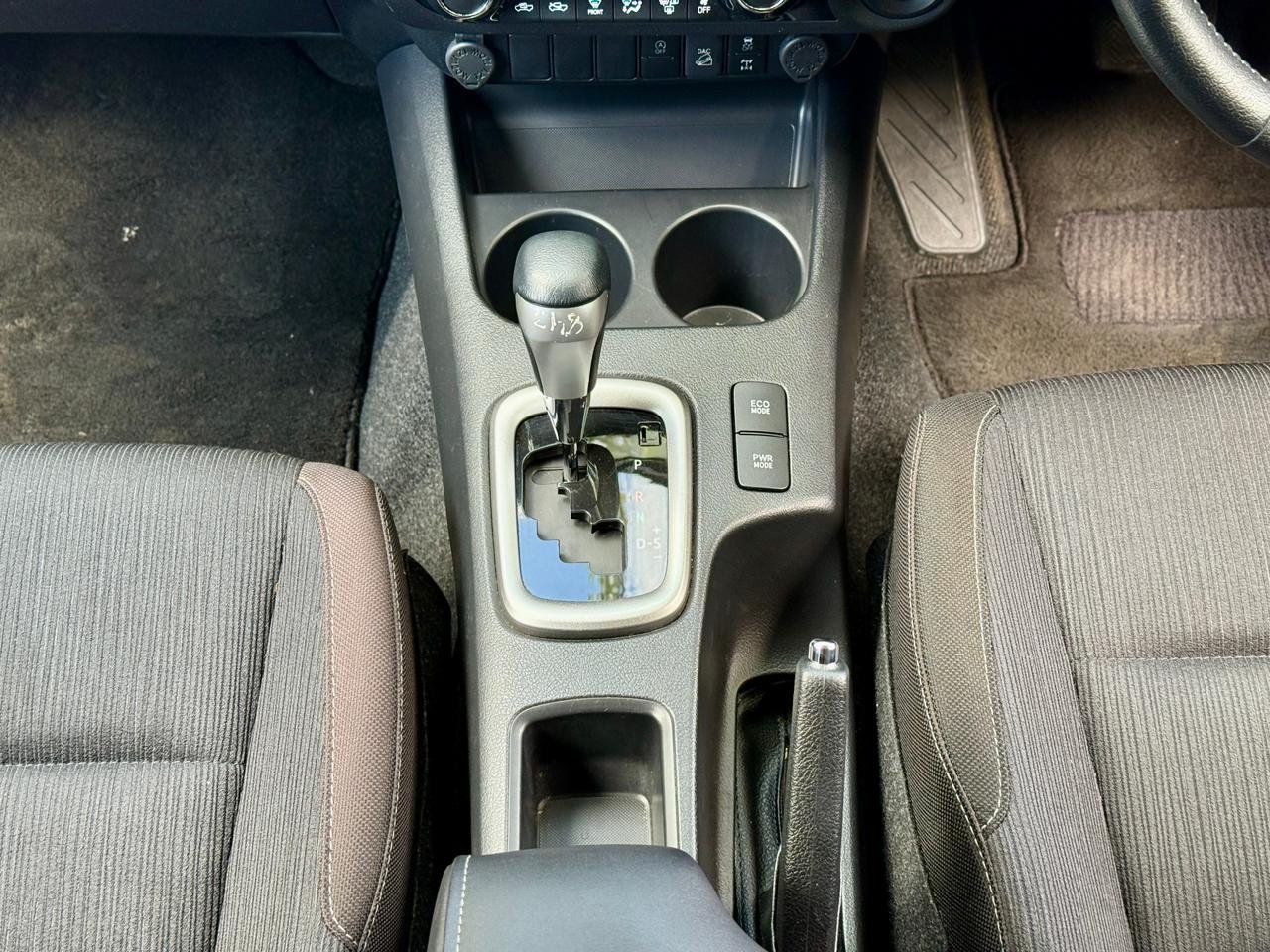 TOYOTA HILUX DOUBLE CAB thumbnail 10