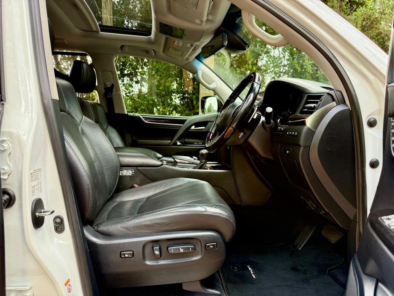 LEXUS LX450D thumbnail 7