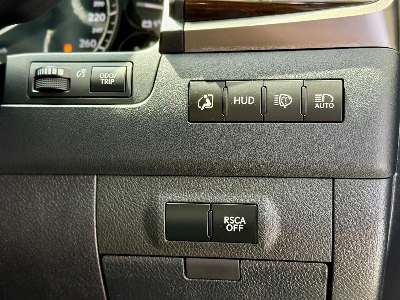 LEXUS LX450D thumbnail 13