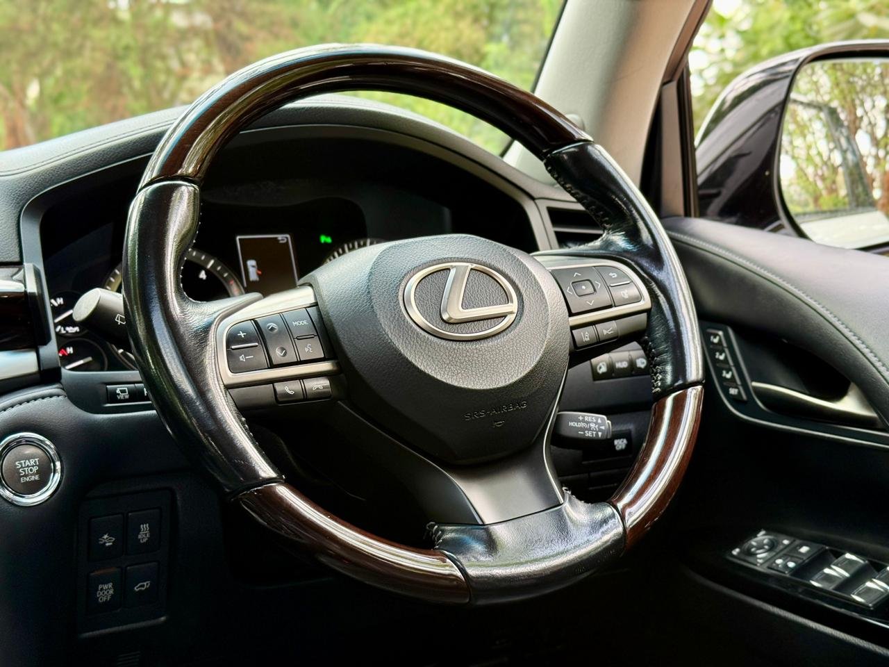 LEXUS LX450D thumbnail 16
