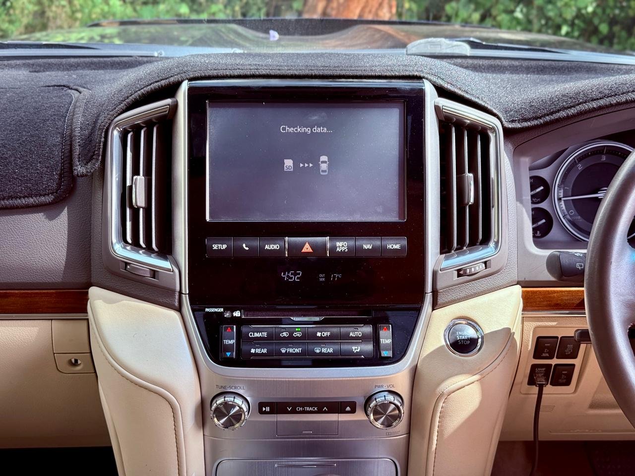 TOYOTA LANDCRUISER V8  200 SERIES. thumbnail 10