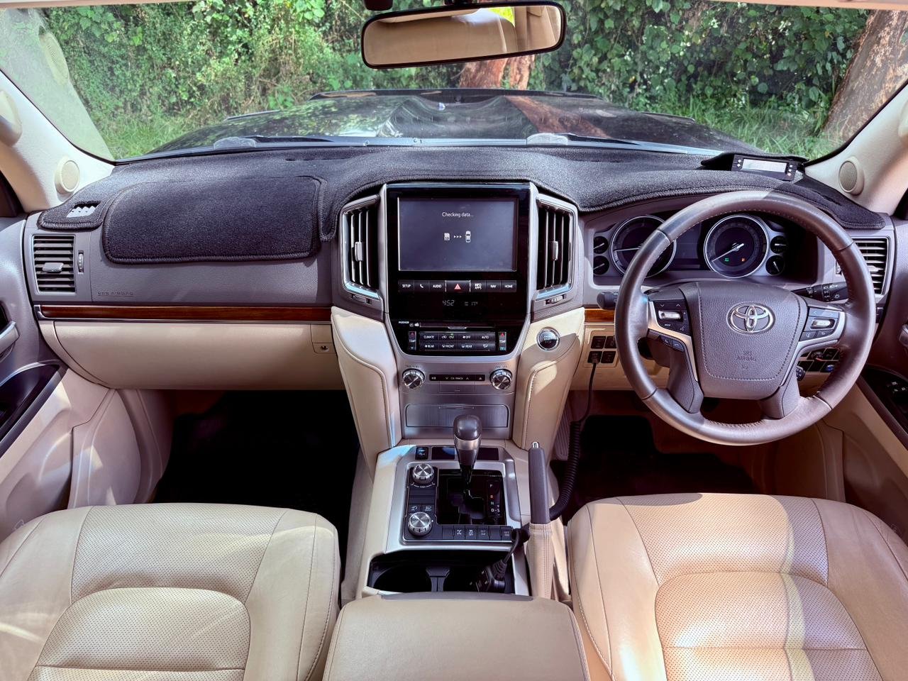 TOYOTA LANDCRUISER V8  200 SERIES. thumbnail 9