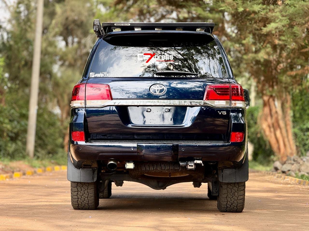 TOYOTA LANDCRUISER V8  200 SERIES. thumbnail 3