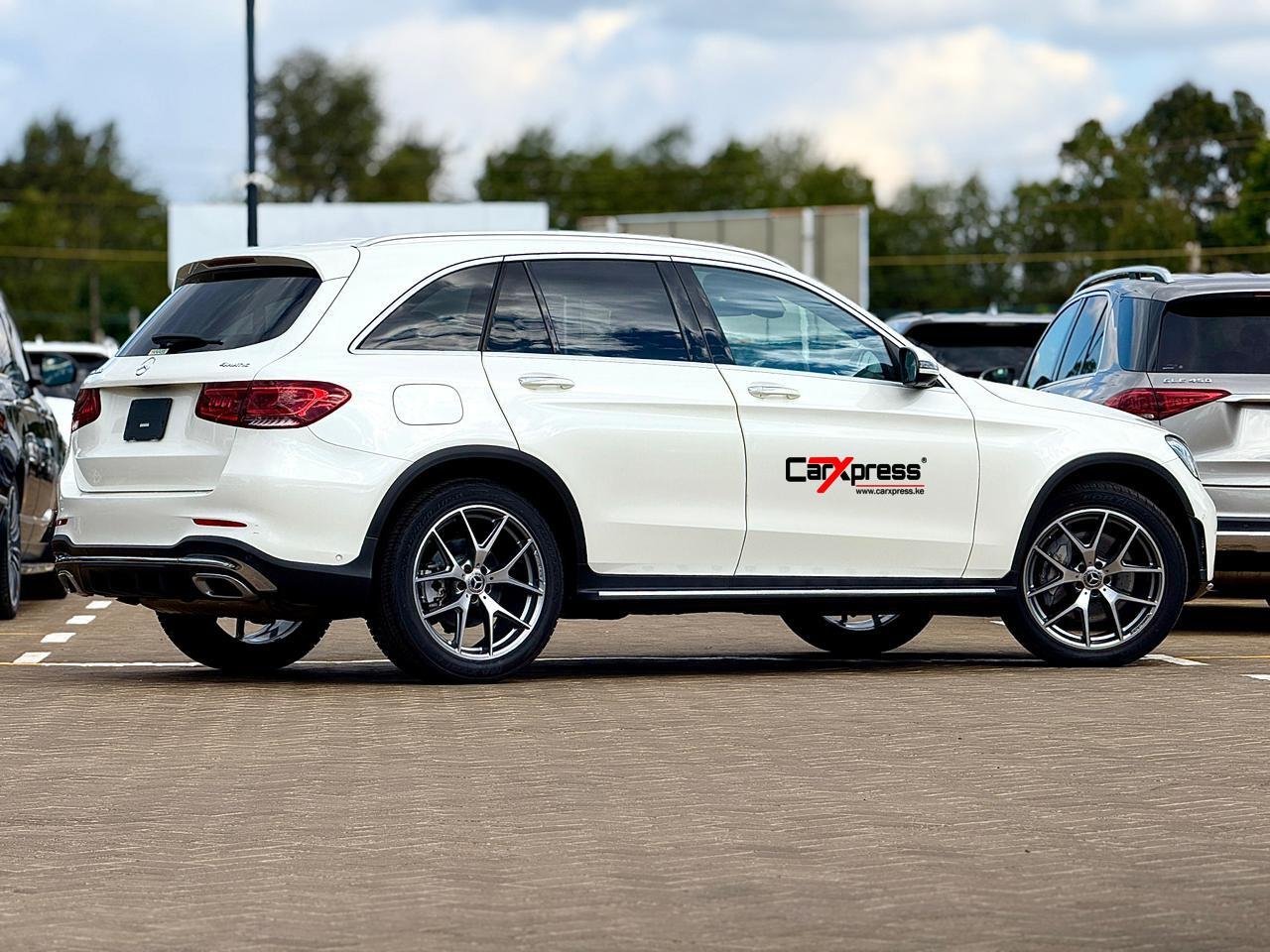 MERCEDES BENZ GLC 300 4MATIC thumbnail 6