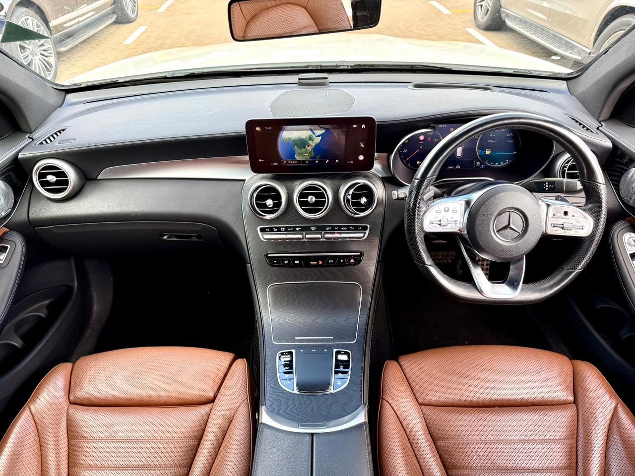 MERCEDES BENZ GLC 300 4MATIC thumbnail 9