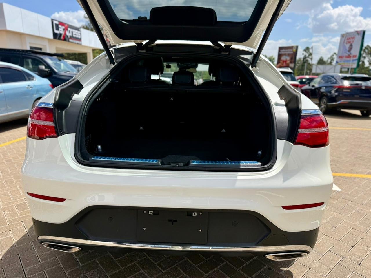 MERCEDES BENZ GLC 250 4MATIC thumbnail 14