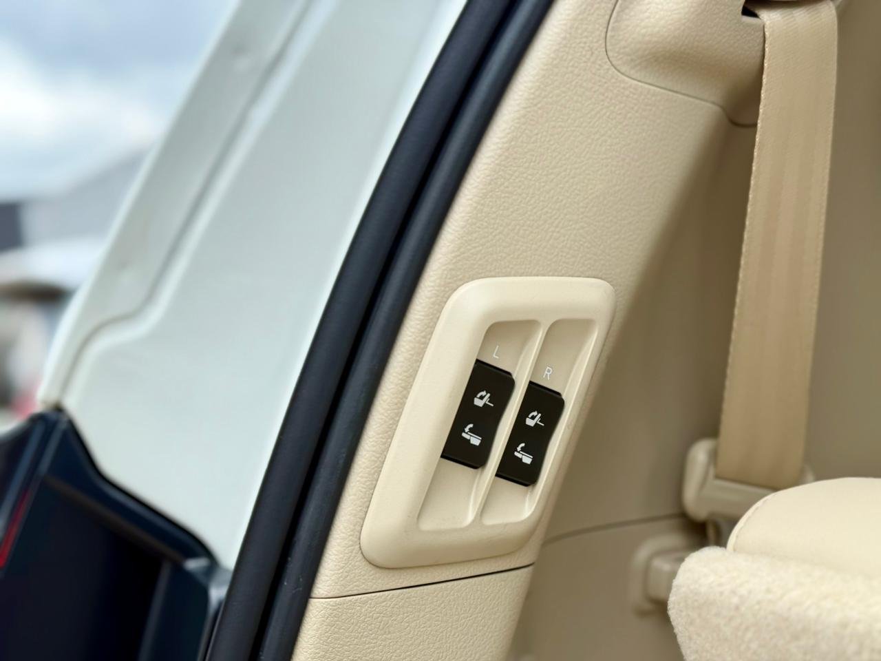 TOYOTA LAND CRUISER PRADO TXL thumbnail 13