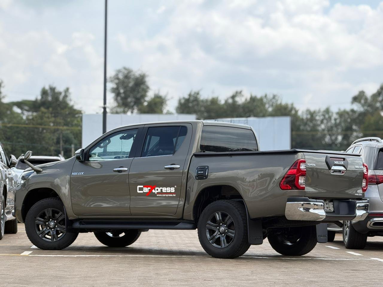TOYOTA HILUX DOUBLE CAB thumbnail 2